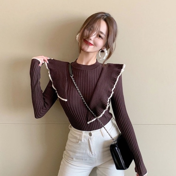 Ribbed crew neck ruffled shoulder sweater - Picture 2 of 9